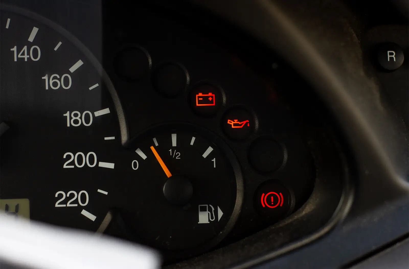 Why Is My Check Engine Light On？(And Is It Serious?)